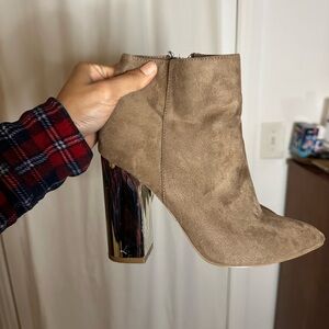 Stylish Tan Ankle Boots with Metallic Heel